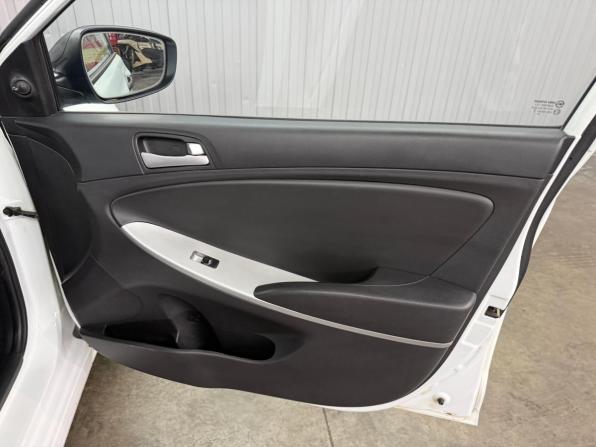 Hyundai Solaris I с пробегом 2013 года, цена 1 077 000 рублей, 66056 км, хэтчбек, Автокод Объявления