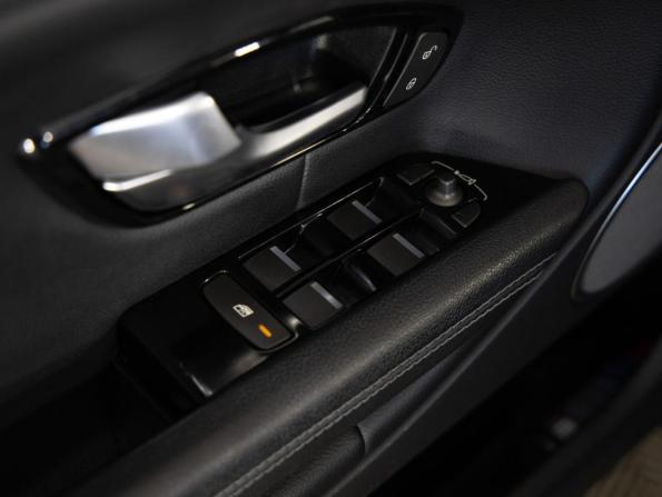 Land Rover Range Rover Evoque I Рестайлинг с пробегом 2018 года, цена 2 757 872 рубля, 99678 км, внедорожник, Автокод Объявления