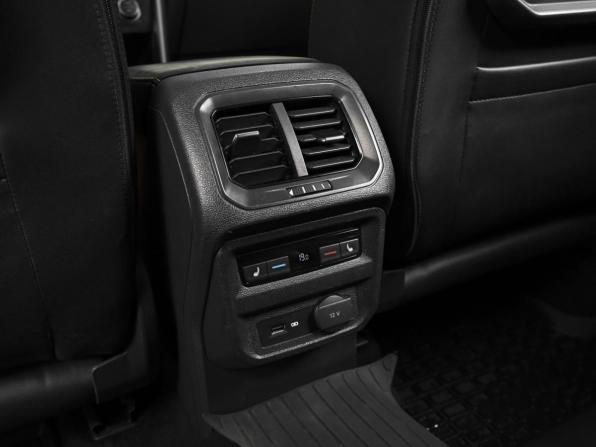 Volkswagen Tiguan II с пробегом 2018 года, цена 2 295 000 рублей, 262251 км, внедорожник, Автокод Объявления