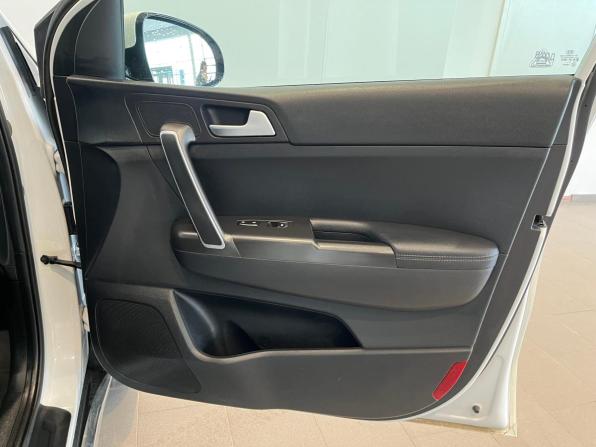 Kia Sportage IV Рестайлинг с пробегом 2018 года, цена 2 190 000 рублей, 133801 км, внедорожник, Автокод Объявления