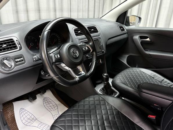 Volkswagen Polo V Рестайлинг с пробегом 2019 года, цена 1 119 000 рублей, 145599 км, седан, Автокод Объявления