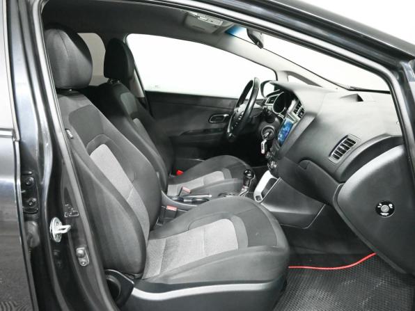Kia Ceed II Рестайлинг с пробегом 2018 года, цена 1 375 000 рублей, 158929 км, хэтчбек, Автокод Объявления