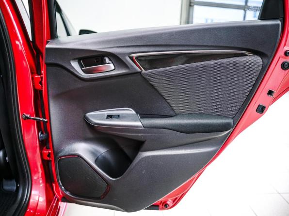 Honda Fit III Рестайлинг с пробегом 2017 года, цена 1 129 000 рублей, 149747 км, хэтчбек, Автокод Объявления