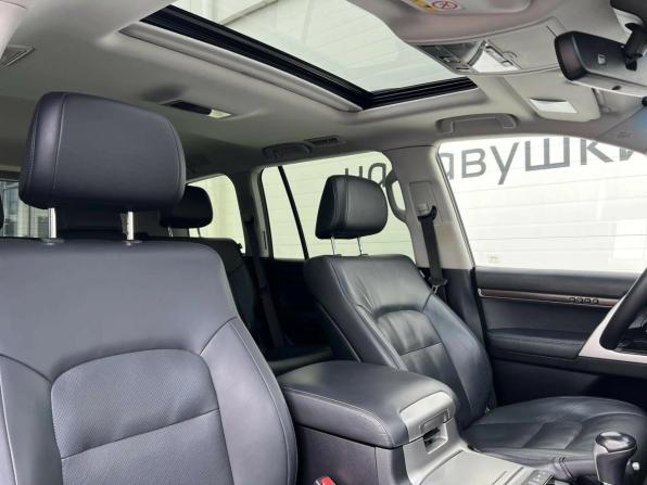 Toyota Land Cruiser 200 Series Рестайлинг 2 с пробегом 2018 года, цена 6 799 000 рублей, 190000 км, внедорожник, Автокод Объявления