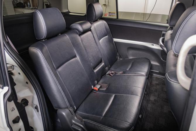 Toyota ISis I Рестайлинг с пробегом 2012 года, цена 1 399 000 рублей, 148000 км, компактвэн, Автокод Объявления