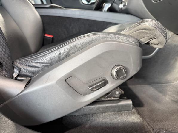 Volvo XC60 II с пробегом 2019 года, цена 3 345 900 рублей, 121644 км, внедорожник, Автокод Объявления