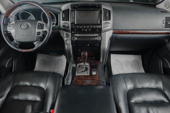 Toyota Land Cruiser 200 Series Рестайлинг 1 с пробегом 2013 года, цена 3 999 000 рублей, 330000 км, внедорожник, Автокод Объявления