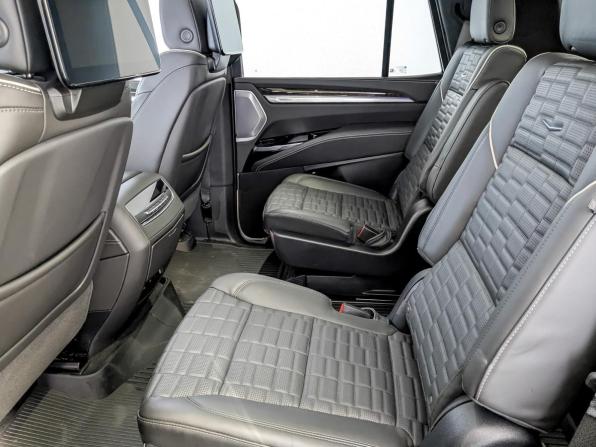 Cadillac Escalade-V I Рестайлинг с пробегом 2025 года, цена 17 500 000 рублей, 17126 км, внедорожник, Автокод Объявления