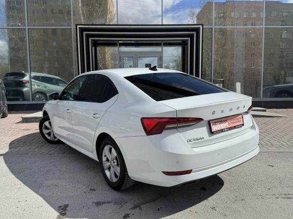 Skoda Octavia IV (A8) с пробегом 2021 года, цена 2 424 000 рублей, 71580 км, лифтбек, Автокод Объявления