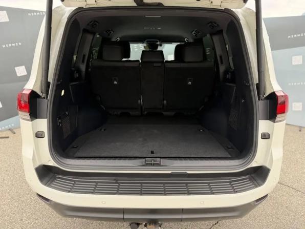 Toyota Land Cruiser 300 Series с пробегом 2023 года, цена 10 880 000 рублей, 50320 км, внедорожник, Автокод Объявления