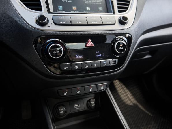 Hyundai Solaris II с пробегом 2019 года, цена 1 355 000 рублей, 111779 км, седан, Автокод Объявления