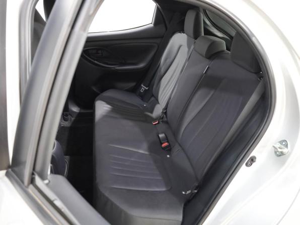 Toyota Yaris IV с пробегом 2020 года, цена 1 279 000 рублей, 80496 км, хэтчбек, Автокод Объявления
