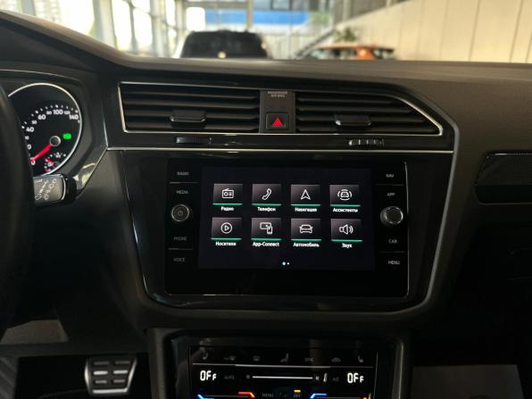 Volkswagen Tiguan II Рестайлинг с пробегом 2022 года, цена 3 460 000 рублей, 49011 км, внедорожник, Автокод Объявления