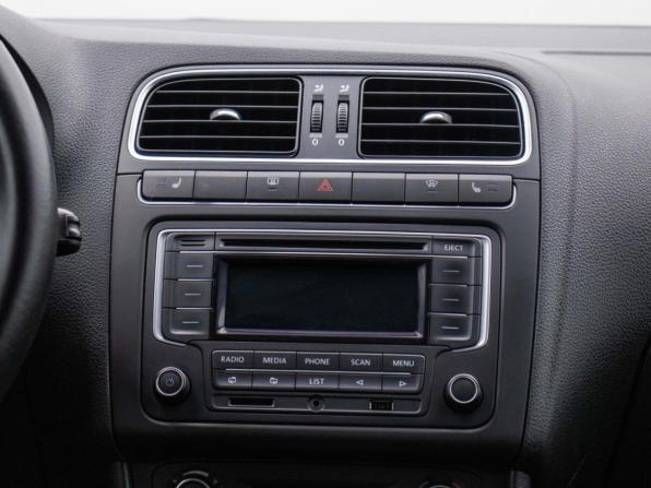 Volkswagen Polo V Рестайлинг с пробегом 2015 года, цена 1 245 000 рублей, 48282 км, седан, Автокод Объявления