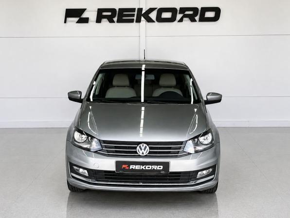 Volkswagen Polo V Рестайлинг с пробегом 2018 года, цена 1 369 000 рублей, 115100 км, седан, Автокод Объявления
