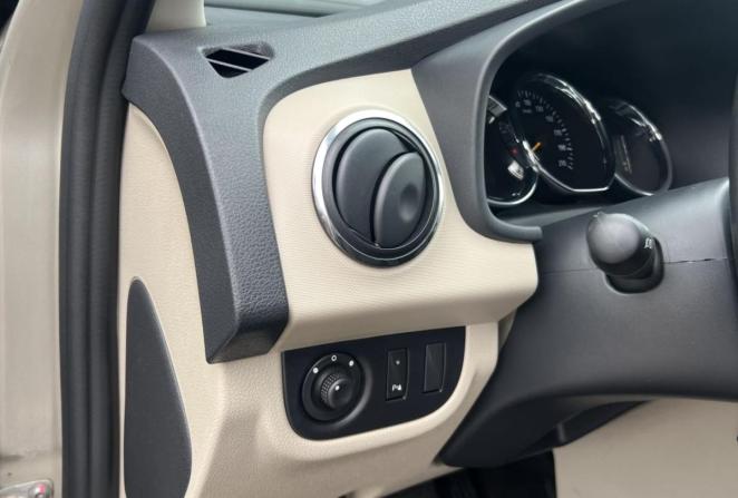 Renault Logan II с пробегом 2017 года, цена 895 000 рублей, 53018 км, седан, Автокод Объявления