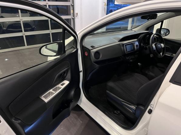 Toyota Vitz III (XP130) Рестайлинг с пробегом 2014 года, цена 670 000 рублей, 205905 км, хэтчбек, Автокод Объявления