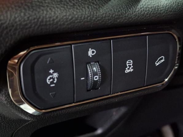 Haval Jolion I с пробегом 2023 года, цена 1 780 000 рублей, 65500 км, внедорожник, Автокод Объявления