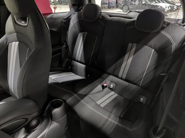 Mini Hatch III (F55/F56) Рестайлинг с пробегом 2018 года, цена 2 740 000 рублей, 94651 км, хэтчбек, Автокод Объявления