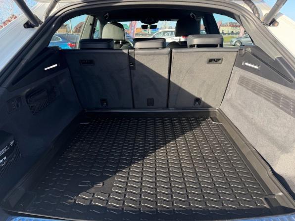 Audi Q8 I (4M) с пробегом 2018 года, цена 5 950 000 рублей, 44777 км, внедорожник, Автокод Объявления