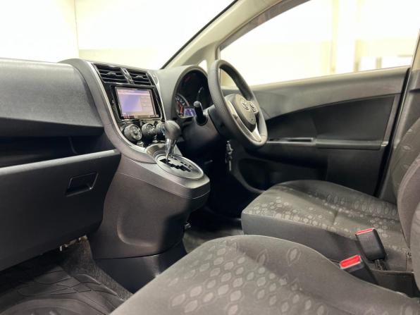 Toyota Ractis II с пробегом 2015 года, цена 1 050 000 рублей, 92312 км, хэтчбек, Автокод Объявления