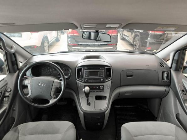 Hyundai H-1 II Рестайлинг с пробегом 2016 года, цена 2 250 000 рублей, 215000 км, минивэн, Автокод Объявления