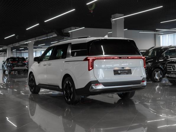 Kia Carnival IV Рестайлинг с пробегом 2025 года, цена 5 600 000 рублей, 12428 км, минивэн, Автокод Объявления