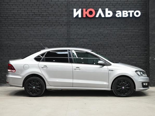 Volkswagen Polo V Рестайлинг с пробегом 2019 года, цена 1 000 000 рублей, 145295 км, седан, Автокод Объявления