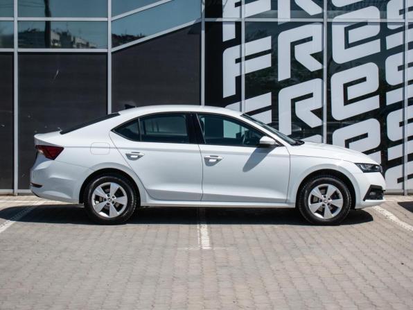 Skoda Octavia IV (A8) с пробегом 2021 года, цена 2 280 000 рублей, 101111 км, лифтбек, Автокод Объявления