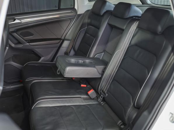 Volkswagen Tiguan II с пробегом 2018 года, цена 2 799 000 рублей, 180028 км, внедорожник, Автокод Объявления