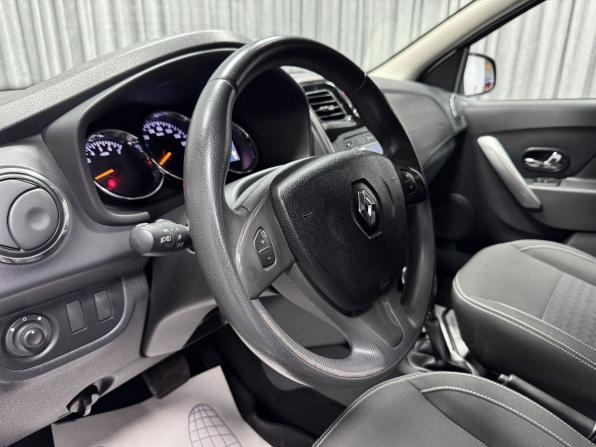 Renault Sandero II с пробегом 2018 года, цена 1 049 000 рублей, 73145 км, хэтчбек, Автокод Объявления