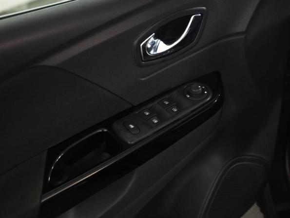 Renault Kaptur I с пробегом 2017 года, цена 1 224 000 рублей, 235587 км, внедорожник, Автокод Объявления