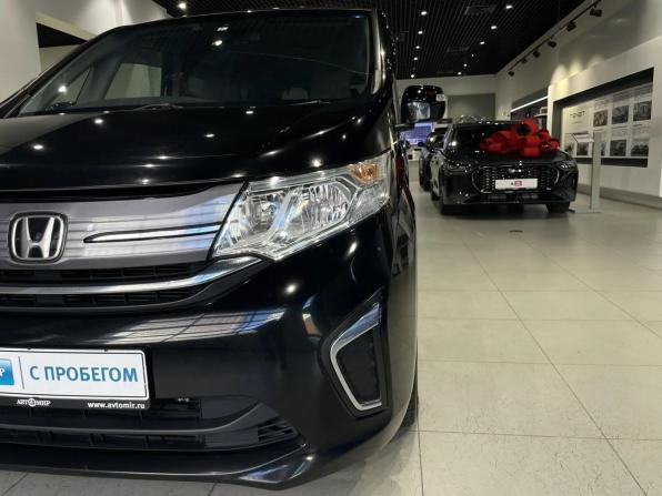 Honda Stepwgn V Рестайлинг с пробегом 2018 года, цена 2 150 000 рублей, 185177 км, минивэн, Автокод Объявления
