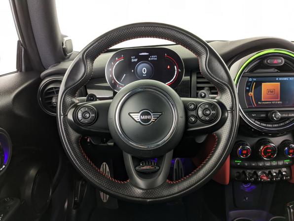 Mini Hatch III (F55/F56) Рестайлинг с пробегом 2020 года, цена 2 990 000 рублей, 84800 км, хэтчбек, Автокод Объявления