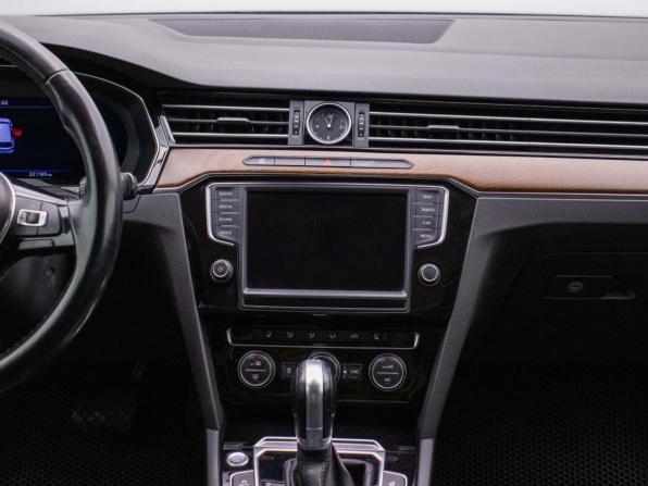 Volkswagen Passat B8 с пробегом 2017 года, цена 1 750 000 рублей, 221150 км, универсал, Автокод Объявления