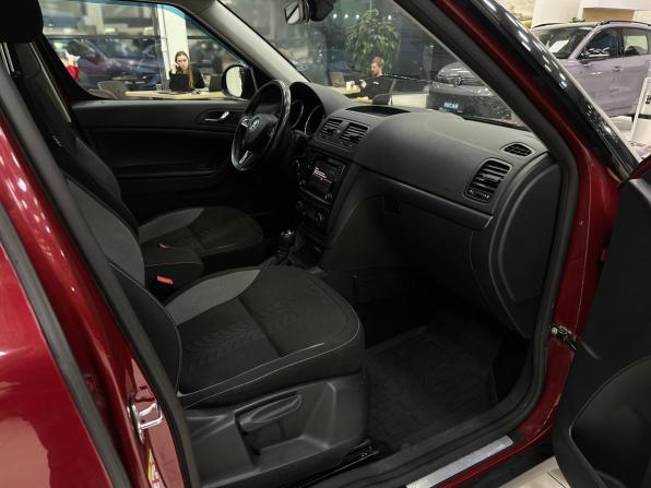 Skoda Yeti I Рестайлинг с пробегом 2017 года, цена 1 195 000 рублей, 168151 км, внедорожник, Автокод Объявления
