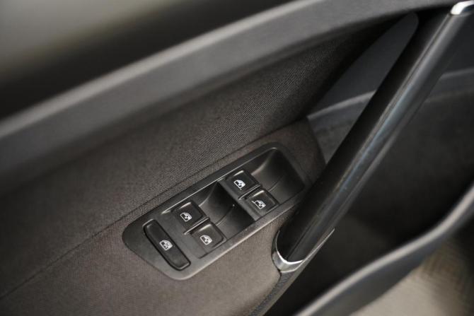 Volkswagen Golf VII с пробегом 2015 года, цена 1 749 020 рублей, 183300 км, универсал, Автокод Объявления