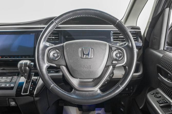 Honda Stepwgn V с пробегом 2016 года, цена 2 049 000 рублей, 110000 км, минивэн, Автокод Объявления