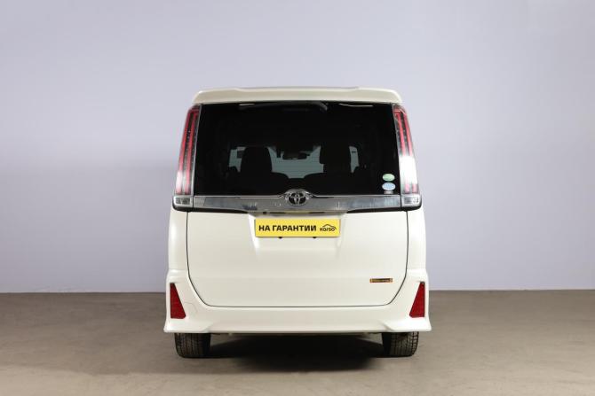Toyota Noah III (R80) Рестайлинг с пробегом 2017 года, цена 2 849 000 рублей, 118214 км, минивэн, Автокод Объявления