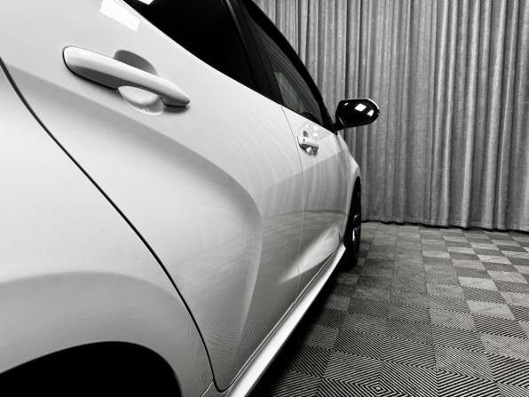 Toyota Yaris IV с пробегом 2021 года, цена 1 380 000 рублей, 103149 км, хэтчбек, Автокод Объявления