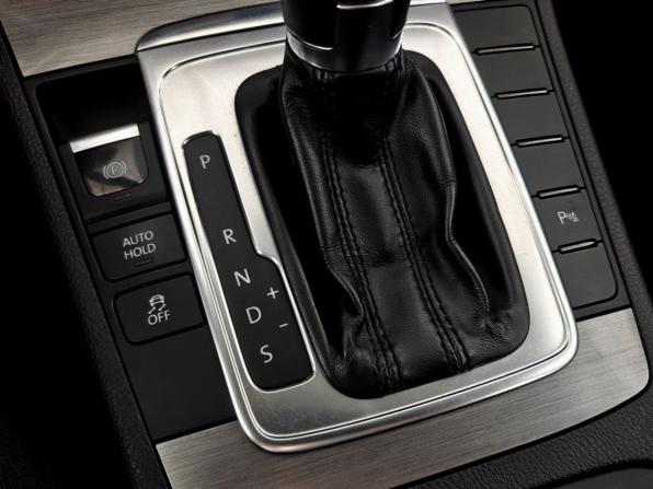 Volkswagen Passat B7 с пробегом 2012 года, цена 975 000 рублей, 220062 км, седан, Автокод Объявления