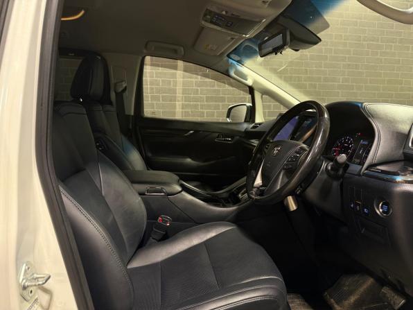 Toyota Alphard III Рестайлинг с пробегом 2019 года, цена 4 100 000 рублей, 111210 км, минивэн, Автокод Объявления