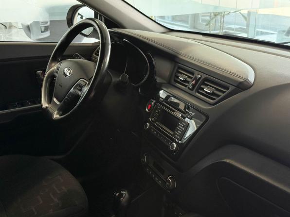Kia Rio III Рестайлинг с пробегом 2015 года, цена 1 220 000 рублей, 28904 км, седан, Автокод Объявления