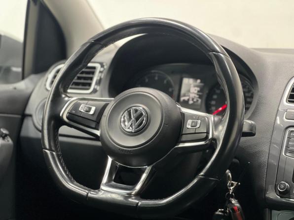Volkswagen Polo V Рестайлинг с пробегом 2019 года, цена 1 285 000 рублей, 117893 км, седан, Автокод Объявления