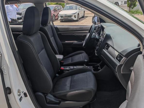 Mitsubishi Outlander III Рестайлинг 2 с пробегом 2015 года, цена 1 475 000 рублей, 242274 км, внедорожник, Автокод Объявления