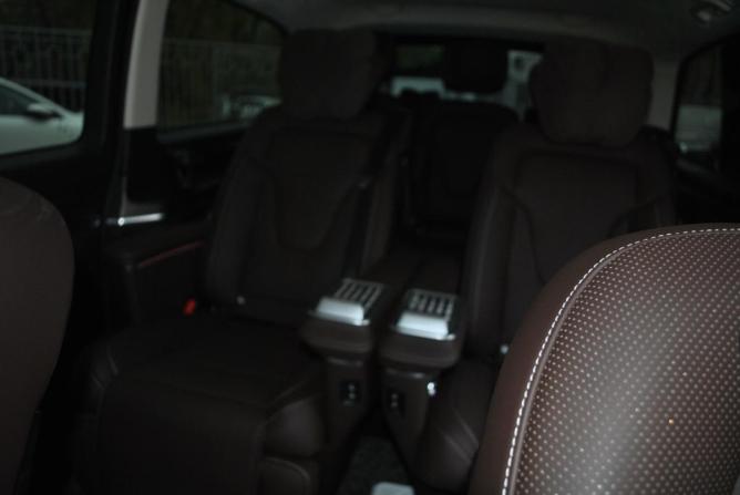 Mercedes-Benz V-Класс III (W447) Рестайлинг 2 с пробегом 2025 года, цена 13 490 000 рублей, 700 км, минивэн, Автокод Объявления