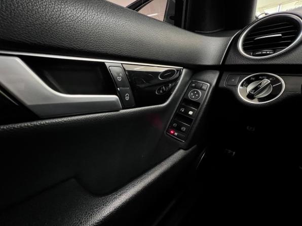 Mercedes-Benz C-Класс III (W204) Рестайлинг с пробегом 2012 года, цена 1 360 000 рублей, 212864 км, седан, Автокод Объявления