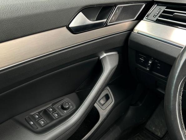 Volkswagen Passat B8 с пробегом 2018 года, цена 2 368 300 рублей, 95397 км, седан, Автокод Объявления