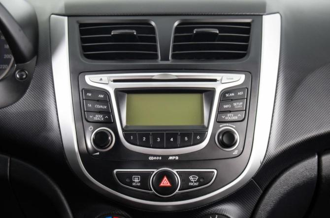 Hyundai Solaris I с пробегом 2012 года, цена 799 000 рублей, 163000 км, седан, Автокод Объявления