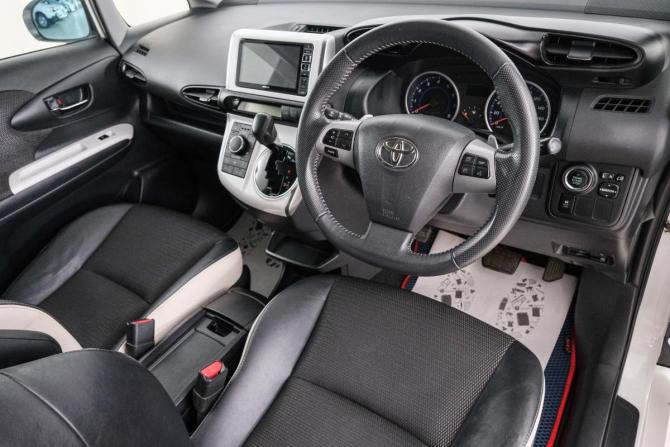 Toyota Wish II Рестайлинг с пробегом 2016 года, цена 1 749 000 рублей, 114300 км, минивэн, Автокод Объявления